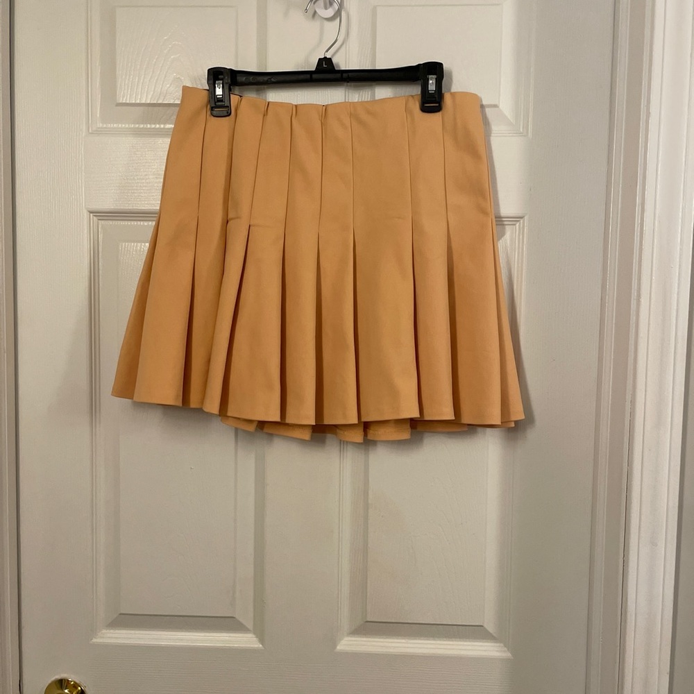 ZARA Peach Pleated Skirt. Size Large. - Picture 2 of 9